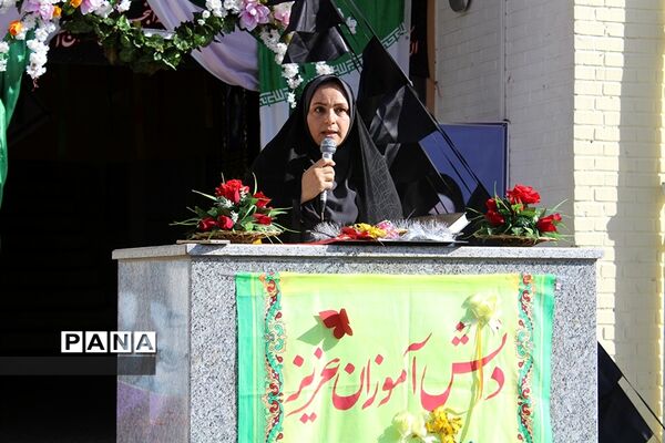 نواختن زنگ مهر ومقاومت در دبیرستان دخترانه حضرت زینب(س) شهرستان بیرجند