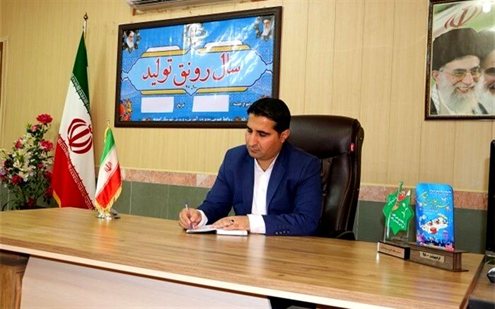 توزیع بسته های لوازم التحریر بین دانش آموزان کم برخوردار در شهرستان امیدیه