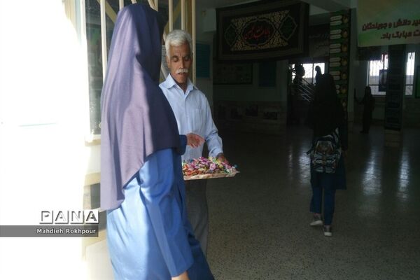 نواخته شدن زنگ اول مهر در دبیرستان فخرالزمان قریب