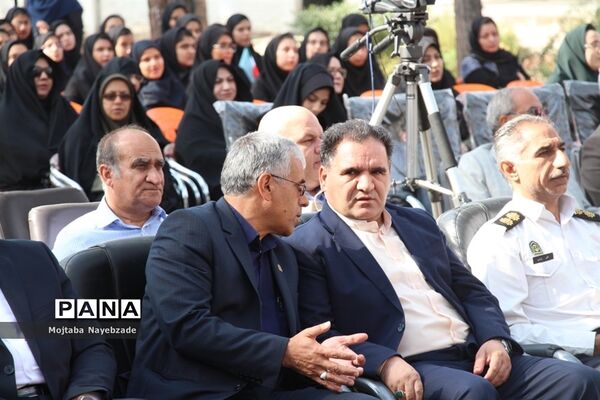 نواخته شدن زنگ مهر در آموزشگاه دخترانه دانش سبزوار