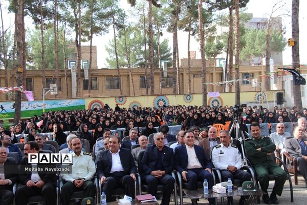 نواخته شدن زنگ مهر در آموزشگاه دخترانه دانش سبزوار