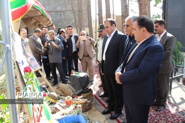 نواخته شدن زنگ مهر در آموزشگاه دخترانه دانش سبزوار