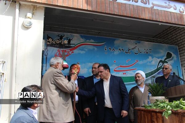نواخته شدن زنگ مهر در آموزشگاه دخترانه دانش سبزوار