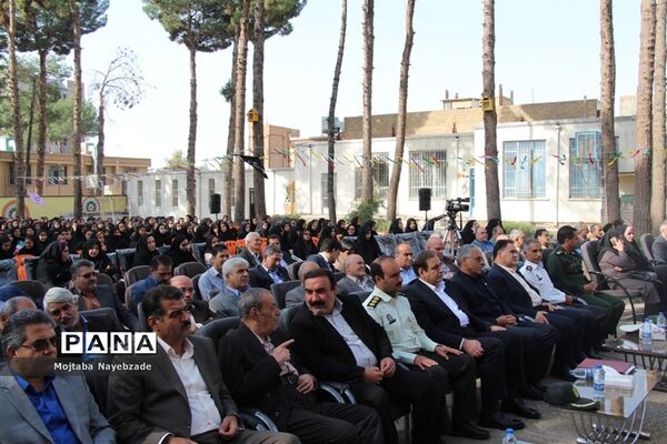 نواخته شدن زنگ مهر در آموزشگاه دخترانه دانش سبزوار