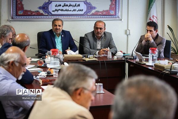 نشست صمیمی کارگروه فرهنگی هنری انتخاب کتاب مسابقات دانایی توانایی