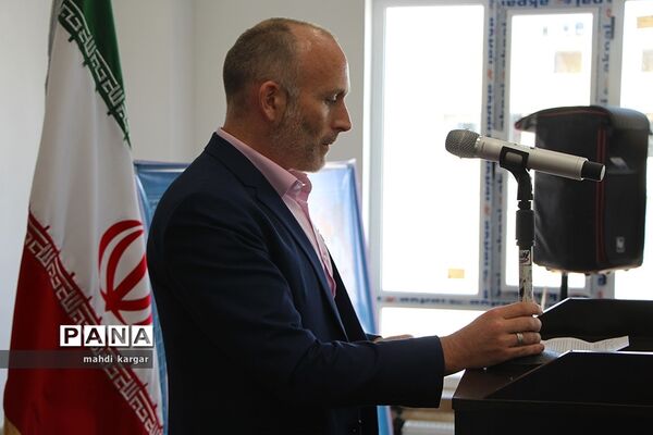 ساخت یک مدرسه توسط سازمان ریلیف اینترنشنال در یزد
