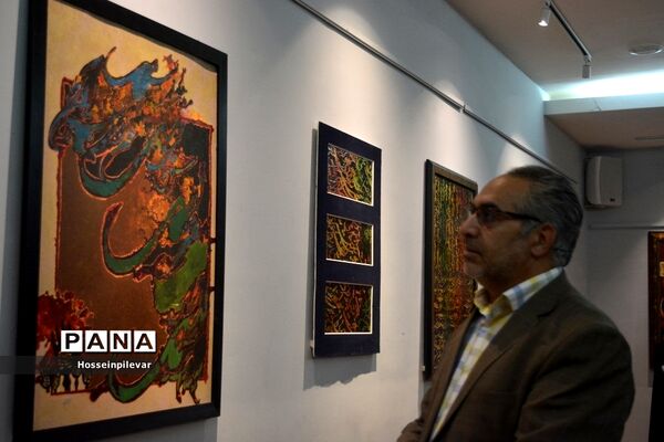 افتتاح نمایشگاه خط و چیدمان‌های عاشورایی در نگارخانه شهر بیرجند