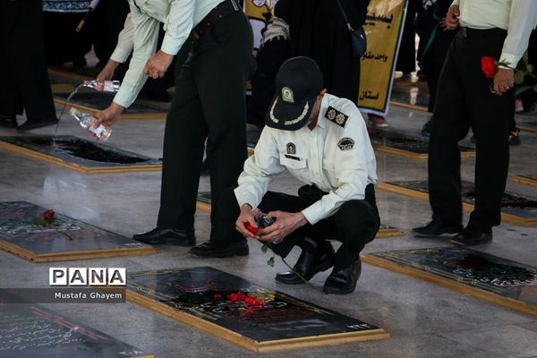 آیین غبارروبی گلزار شهدا به مناسبت سالروز شکست حصر آبادان