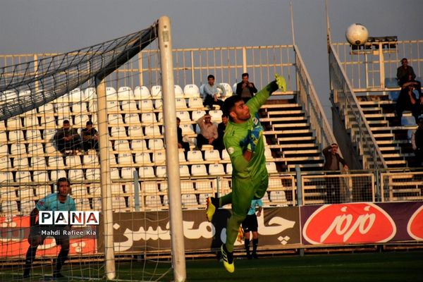 دیدار تیم‌های فوتبال ماشین‌سازی تبریز و شاهین بوشهر