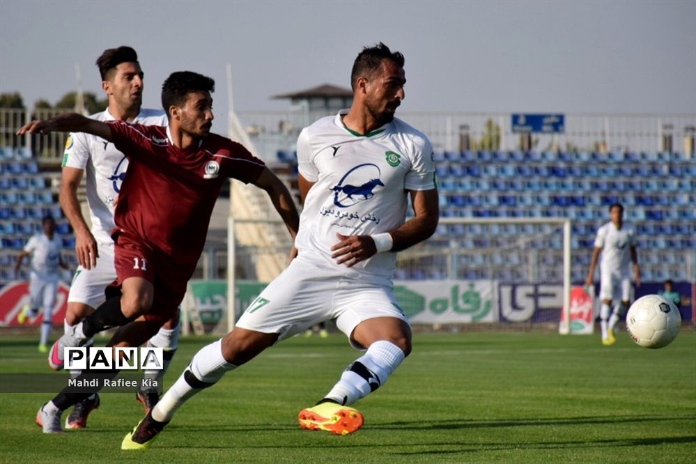 دیدار تیم‌های فوتبال ماشین‌سازی تبریز و شاهین بوشهر
