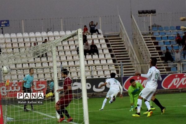 دیدار تیم‌های فوتبال ماشین‌سازی تبریز و شاهین بوشهر