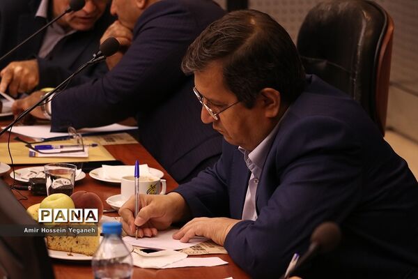 نشست مشترک بانک مرکزی با دبیرخانه شورایعالی مناطق آزاد تجاری، صنعتی و ویژه اقتصادی و فعالان اقتصادی