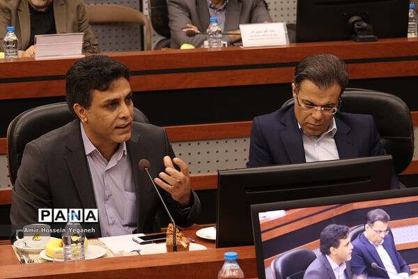 نشست مشترک بانک مرکزی با دبیرخانه شورایعالی مناطق آزاد تجاری، صنعتی و ویژه اقتصادی و فعالان اقتصادی