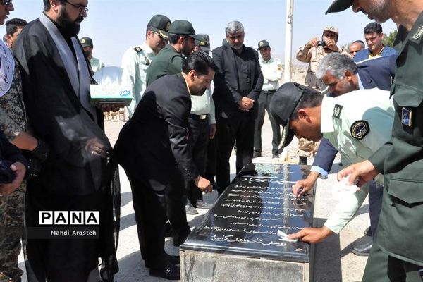 غبارروبی مزار شهدای شهرستان خوسف به‌مناسبت گرامیداشت هفته دفاع مقدس