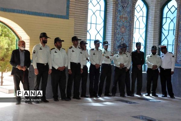 غبارروبی مزار شهدای شهرستان خوسف به‌مناسبت گرامیداشت هفته دفاع مقدس