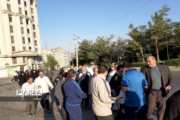 پیاده‌روی فرهنگیان بسیجی به‌مناسبت گرامیداشت هفته دفاع مقدس و آغاز سال تحصیلی جدید