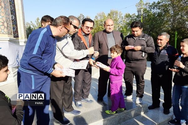 پیاده‌روی فرهنگیان بسیجی به‌مناسبت گرامیداشت هفته دفاع مقدس و آغاز سال تحصیلی جدید