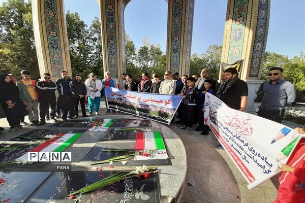 پیاده‌روی فرهنگیان بسیجی به‌مناسبت گرامیداشت هفته دفاع مقدس و آغاز سال تحصیلی جدید
