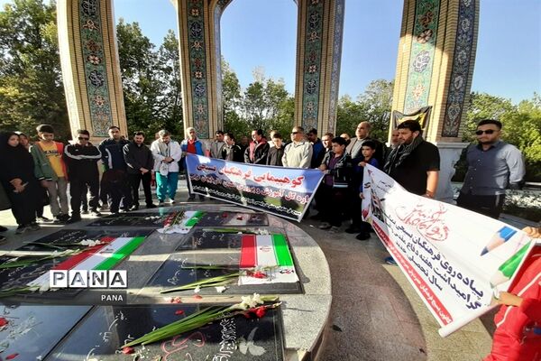 پیاده‌روی فرهنگیان بسیجی به‌مناسبت گرامیداشت هفته دفاع مقدس و آغاز سال تحصیلی جدید