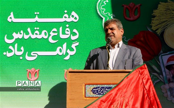 فولادوند: تکلیف سازمانی ما آشناکردن دانش آ‌موزان با زوایای دفاع مقدس است