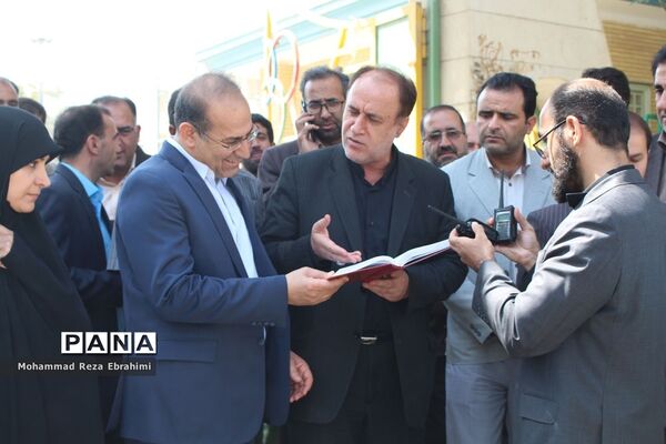 اعزام کاروان تجهیزات ورزشی و بهداشتی به آموزش و پرورش شهرستان‌ها و مناطق استان همدان