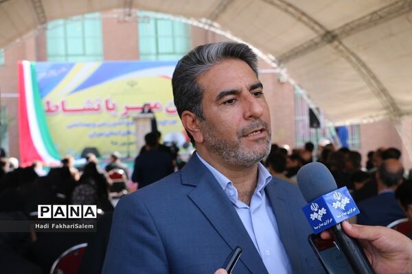 کاروان مهر با نشاط با هدف توزیع وسایل و تجهیزات ورزشی مدارس شهرستان‌های استان تهران