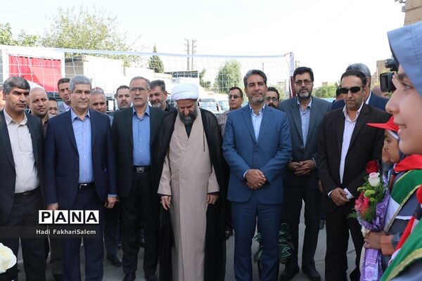 کاروان مهر با نشاط با هدف توزیع وسایل و تجهیزات ورزشی مدارس شهرستان‌های استان تهران