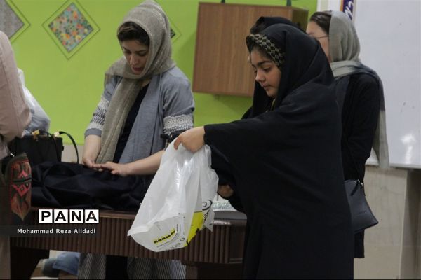 توزیع لباس فرم مدارس در شیراز