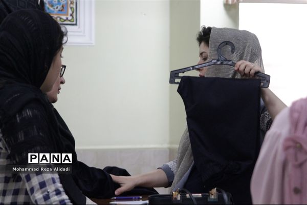 توزیع لباس فرم مدارس در شیراز