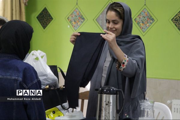 توزیع لباس فرم مدارس در شیراز