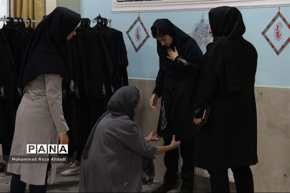 توزیع لباس فرم مدارس در شیراز