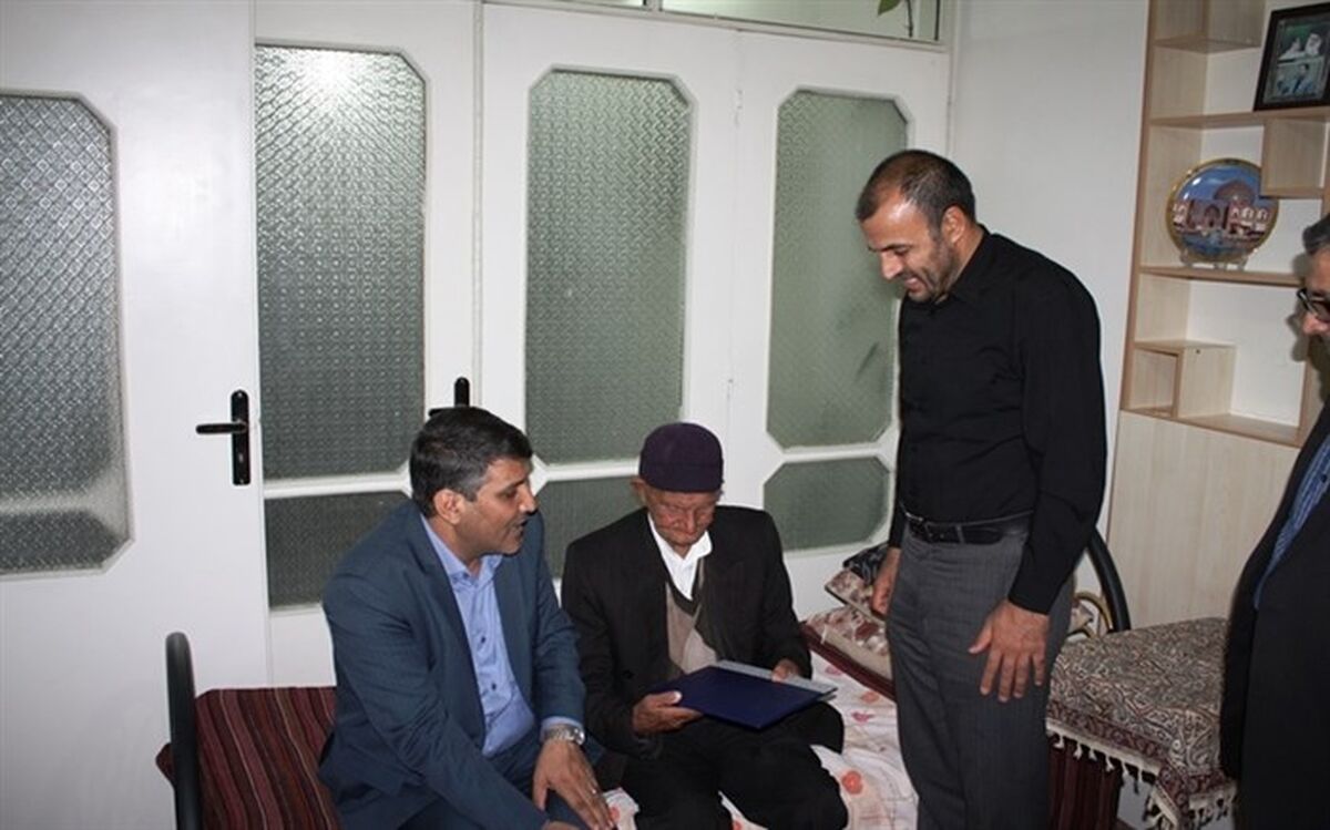 دیدار مدیر کل آموزش و پرورش استان و هیات همراه با خانواده گرانقدر شهید والا مقام سید داود شبیری