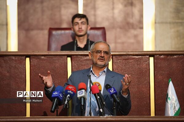 دومین نشست نهمین مجلس دانش آموزی - 2