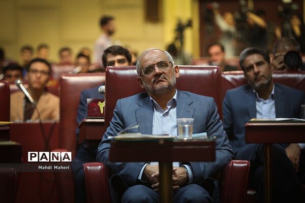 دومین نشست نهمین مجلس دانش آموزی - 2
