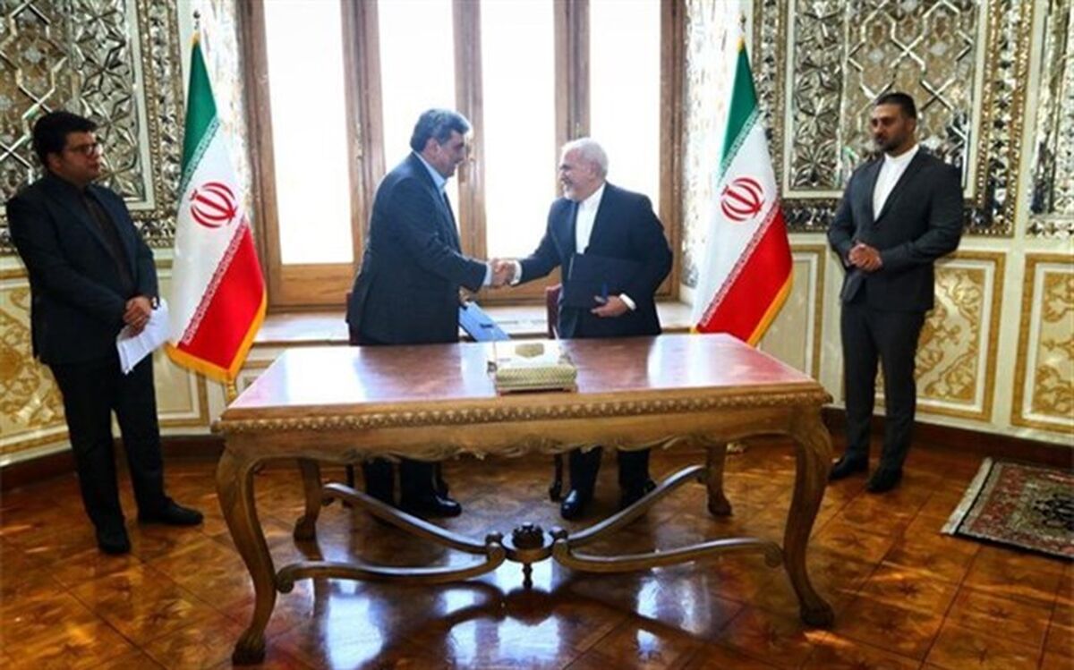 دیدار ظریف و حناچی و امضای تفاهم‌نامه مشترک