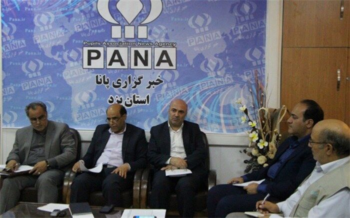 نشست صمیمی مدیر کل آموزش و پرورش استان یزد با دانش آموزان خبرنگار