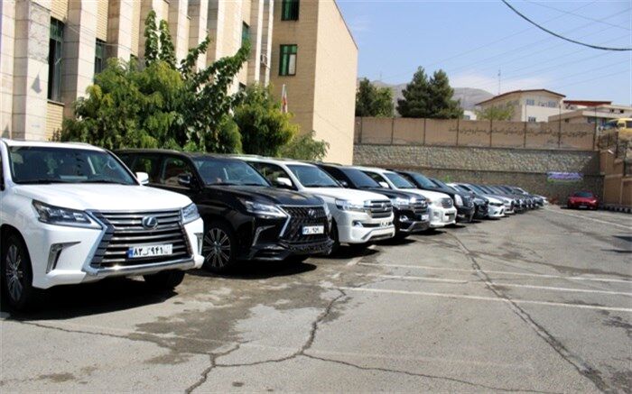 انهدام باند فروش خودروهای گران قیمت با پلاک جعلی