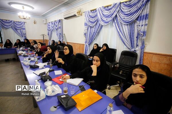 کارگاه‌های آموزشی گفتمان پیشرفت علم و تبیین بیانیه گام دوم انقلاب برای نمایندگان مجلس دانش‌آموزی