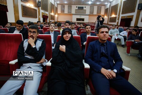 کارگاه‌های آموزشی گفتمان پیشرفت علم و تبیین بیانیه گام دوم انقلاب برای نمایندگان مجلس دانش‌آموزی