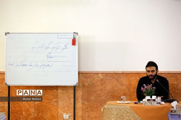 کارگاه‌های آموزشی گفتمان پیشرفت علم و تبیین بیانیه گام دوم انقلاب برای نمایندگان مجلس دانش‌آموزی