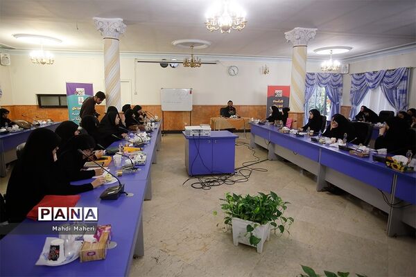 کارگاه‌های آموزشی گفتمان پیشرفت علم و تبیین بیانیه گام دوم انقلاب برای نمایندگان مجلس دانش‌آموزی