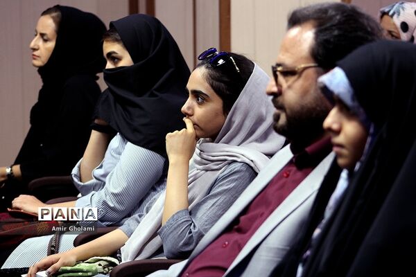 همایش تجلیل از نفرات برتر کنکور چهاردانگه