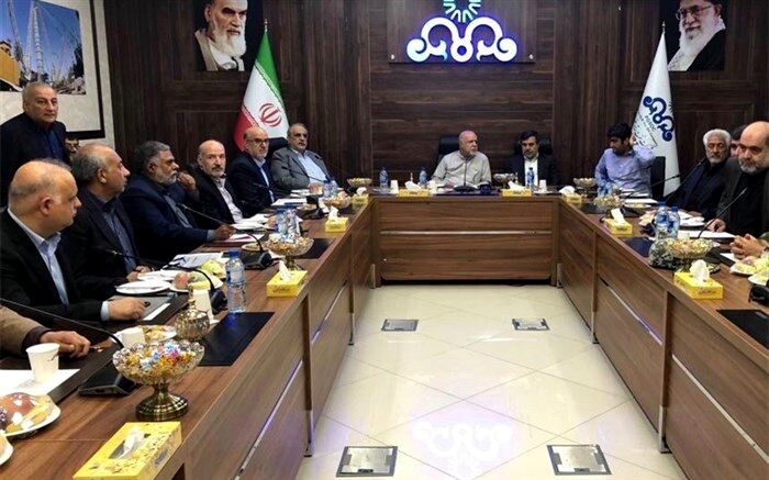 وزیر نفت برای بررسی وضع تولید بنزین وارد بندرعباس شد