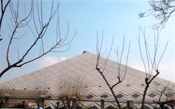 پارلمان زیر آتش