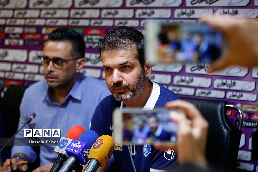 نشست خبری مربیان استقلال و پرسپولیس پیش از بازی دربی