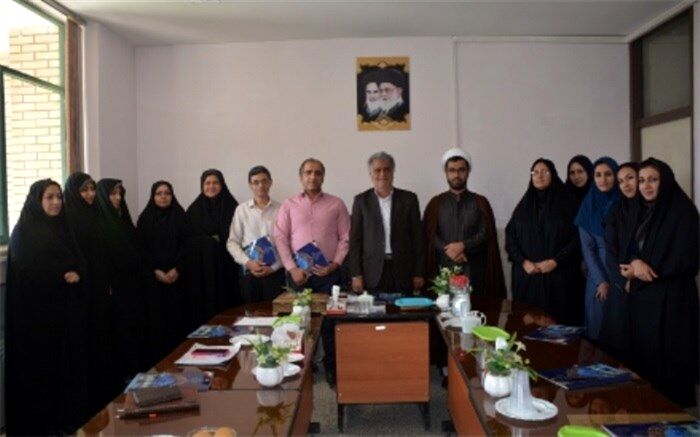 حجاب، نماز، قرآن سه مشخصه بارزی هستند که در وصیت نامه شهدای دانش آموز و دیگر شهدا به آنها تاکید شده است