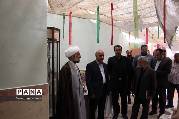 نمایشگاه هفته دفاع مقدس در آموزشگاه حضرت خدیجه(س) اسلامشهر