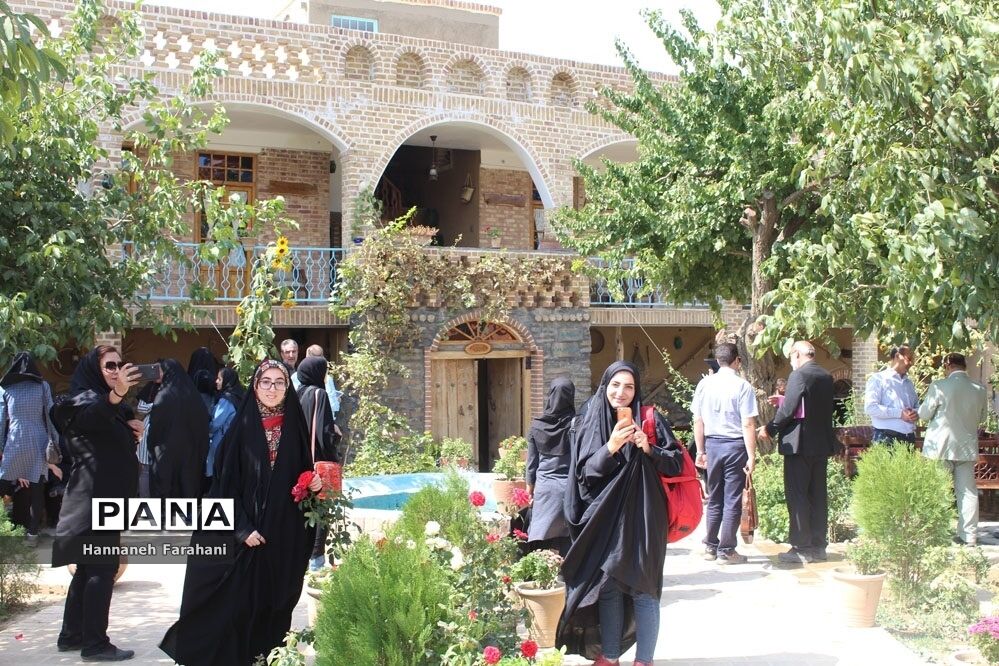 تور بازدید از روستای ملحمدره به مناسبت هفته گردشگری در همدان