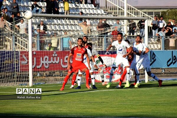 دیدار تیم‌های فوتبال ماشین سازی تبریز و پرسپولیس