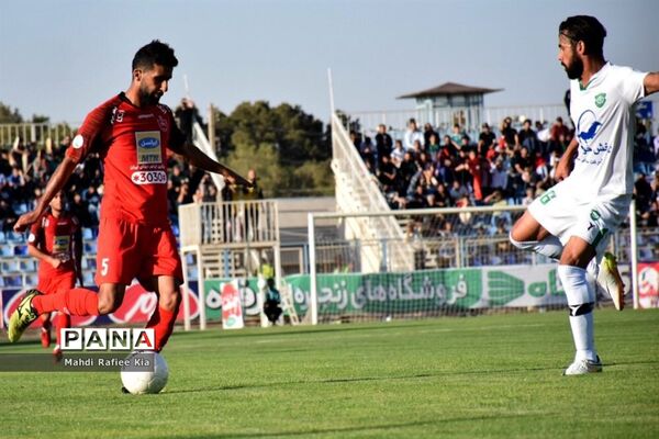 دیدار تیم‌های فوتبال ماشین سازی تبریز و پرسپولیس